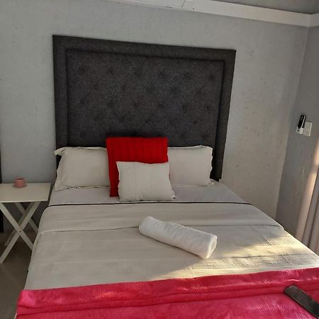 Nsuku Bed And Breakfast Thulamahashi Экстерьер фото