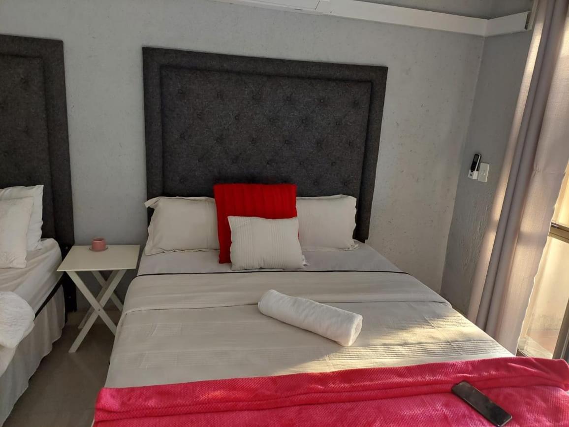 Nsuku Bed And Breakfast Thulamahashi Экстерьер фото