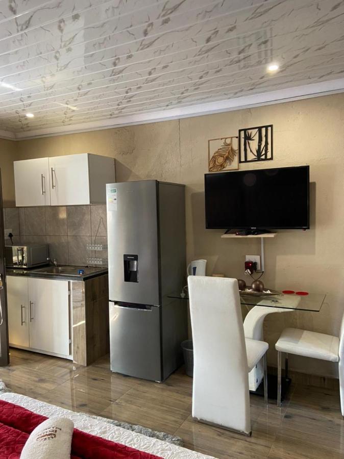 Nsuku Bed And Breakfast Thulamahashi Экстерьер фото