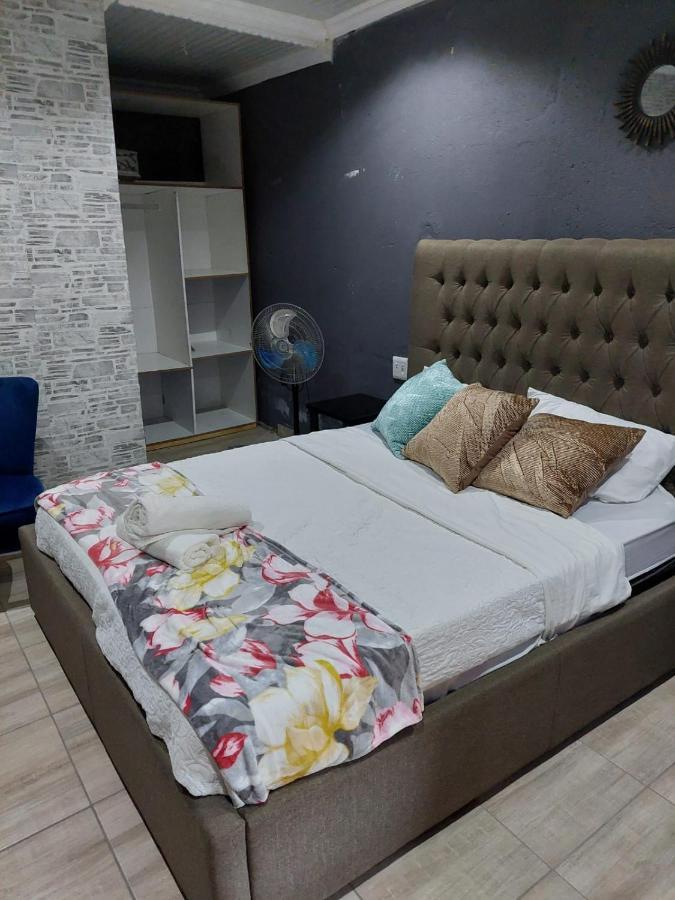 Nsuku Bed And Breakfast Thulamahashi Экстерьер фото